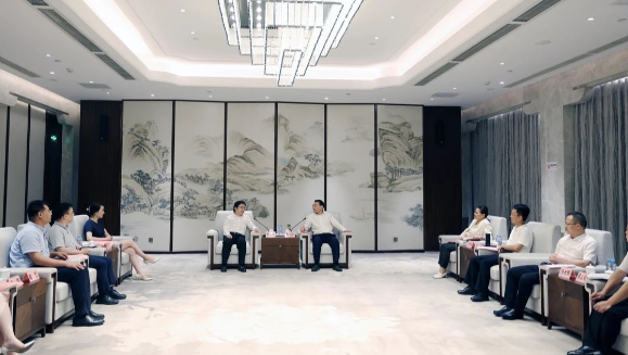 江西省萍乡市委副书记、市长熊运浪与林杨林一行举行工作会谈